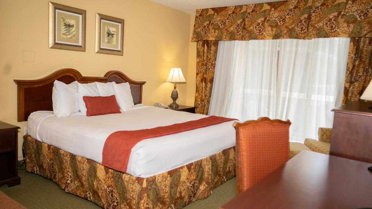 Clarion Hotel & Suites Convention Center Фредериксбърг Екстериор снимка